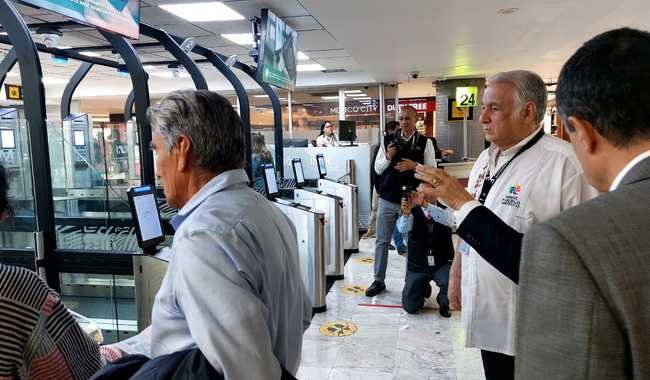 Los aeropuertos mexicanos afinan servicios para recibir más visitantes
