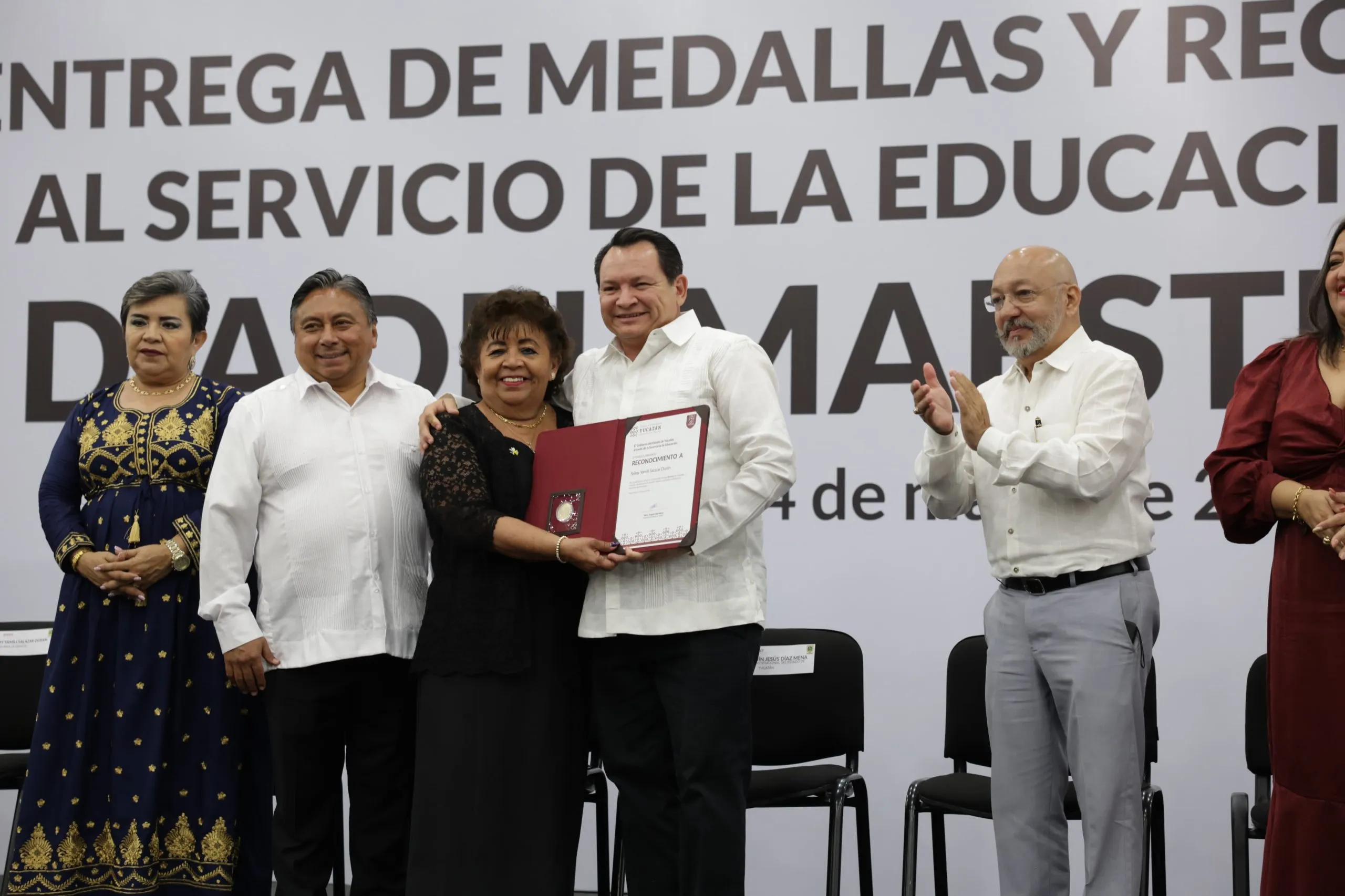 El magisterio recibe reconocimiento por su papel en comunidades de aprendizaje