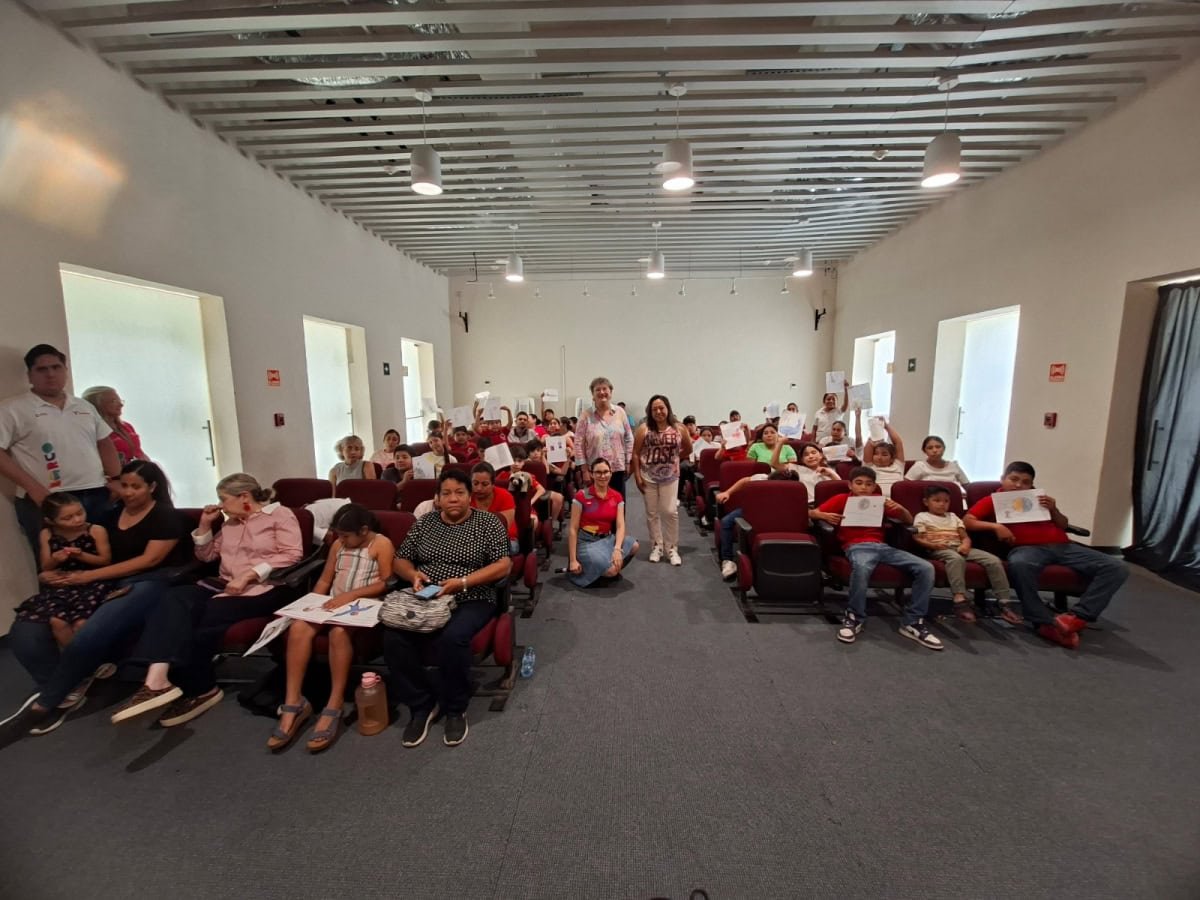 Lectura y creatividad reúnen a familias en feria infantil de Tampico