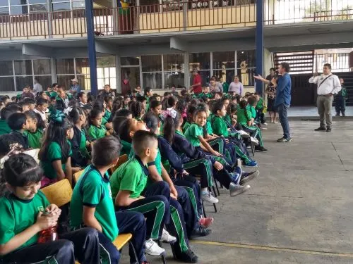 Educación en Movimiento lleva experiencias culturales y científicas a alumnado rurales